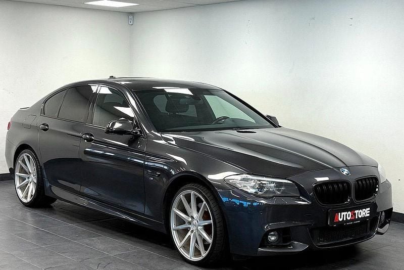 Grå Begagnad 2014 BMW 520 M Sport Sedan | 149 900 kr (Lite dyr) - Bild 1/4