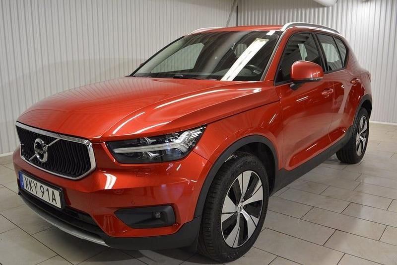 Begagnad Volvo XC40 Momentum 150 HK (110 kW) 2020 Röd SUV