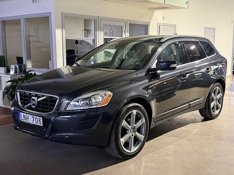 Grå Begagnad 2012 Volvo XC60 Summum SUV | 99 700 kr (Marknadspris) - Bild 1/4