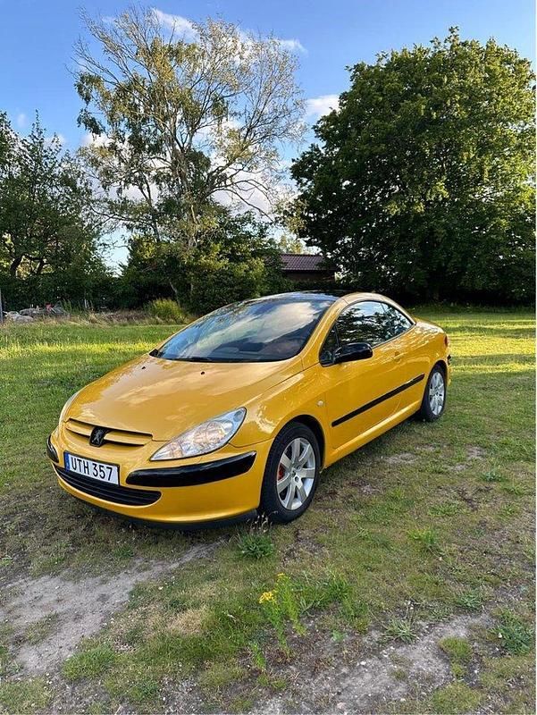 Grå Begagnad 2004 Peugeot 307 CC Sport Cab | 40 000 kr (Marknadspris) - Bild 1/4