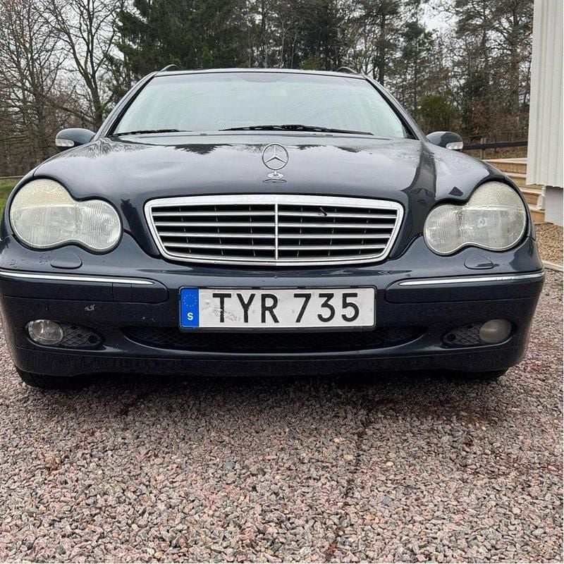 Svart Begagnad 2003 Mercedes C200 Elegance Kombi | 12 000 kr (Marknadspris) - Bild 1/4