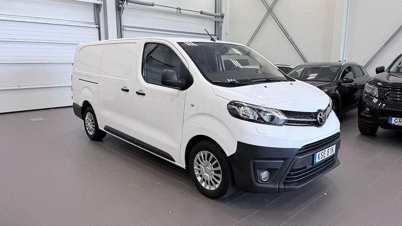 Vit Begagnad 2022 Toyota Proace Van | 319 900 kr (Marknadspris) - Bild 1/4