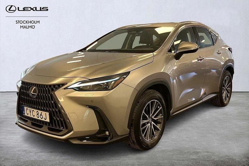 Ljusgrå Begagnad 2024 Lexus NX350h Business Edition SUV | 479 000 kr (Marknadspris) - Bild 1/4