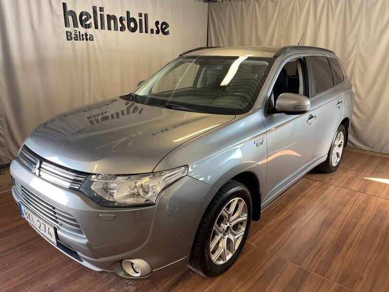 Begagnad Mitsubishi Outlander P-HEV Plus 122 HK (89 kW) 2014 Grå SUV
