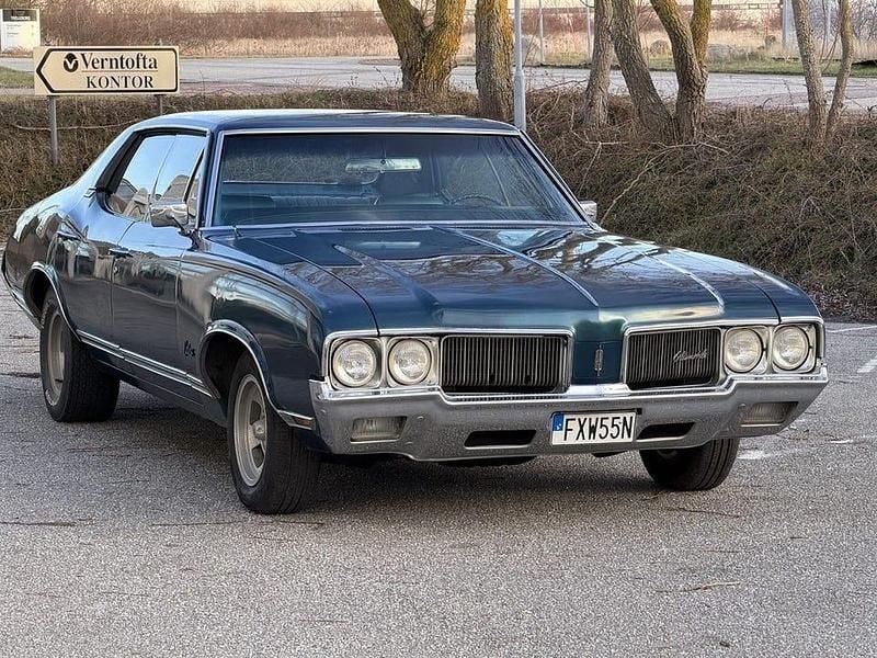 Blå Begagnad 1970 Oldsmobile Supreme Sedan | 159 900 kr - Bild 1/4