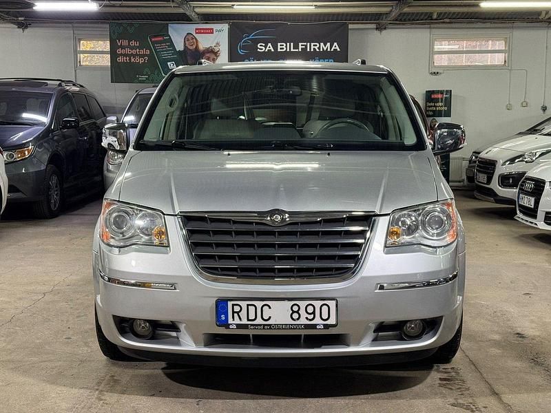 Grå Begagnad 2010 Chrysler Grand Voyager Minibuss | 129 900 kr - Bild 1/4