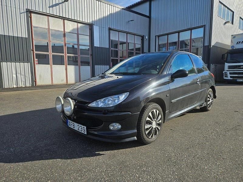 Svart Begagnad 2006 Peugeot 206 Halvkombi | 17 900 kr (Lite dyr) - Bild 1/4