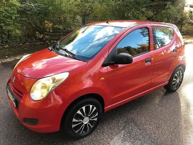 Röd Begagnad 2011 Suzuki Alto Halvkombi | 19 900 kr (Marknadspris) - Bild 1/4