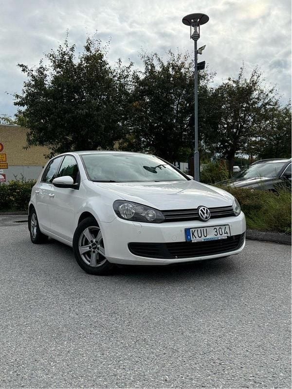 Vit Begagnad 2011 VW Golf VI Halvkombi | 69 000 kr (Marknadspris) - Bild 1/4