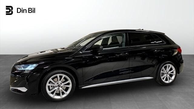 Mytsvart metallic Begagnad 2025 Audi A3 Advanced Plus | 339 000 kr (Lite dyr) - Bild 1/4