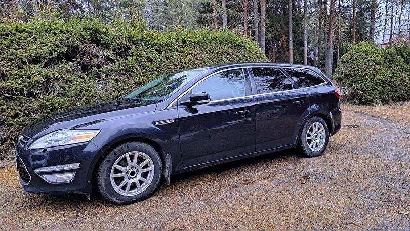 Svart Begagnad 2012 Ford Mondeo Kombi | 54 000 kr (Marknadspris) - Bild 1/4