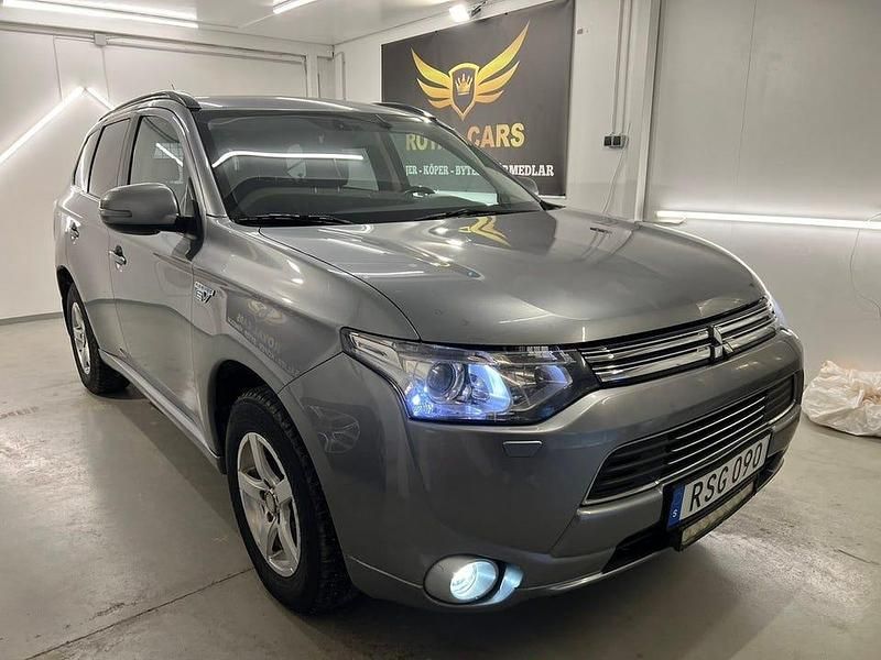 Begagnad Mitsubishi Outlander 203 HK (149 kW) 2014 Grå SUV