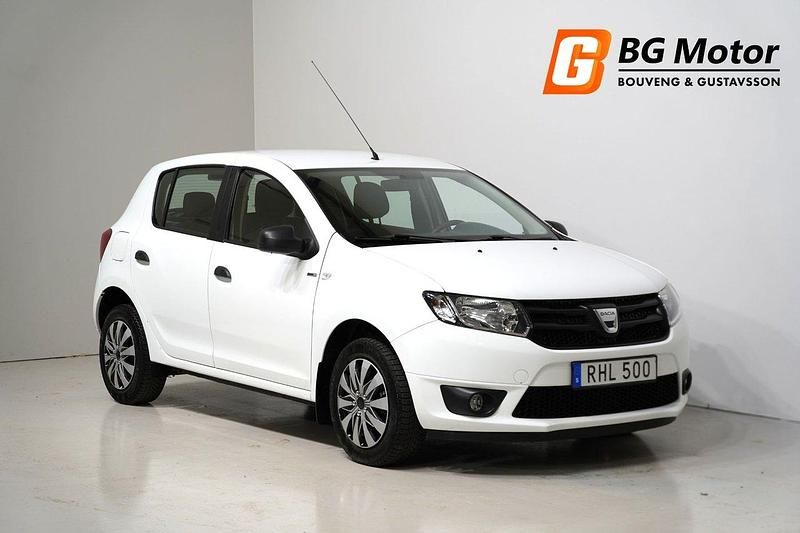 Vit Begagnad 2016 Dacia Sandero Halvkombi | 79 900 kr (Marknadspris) - Bild 1/4