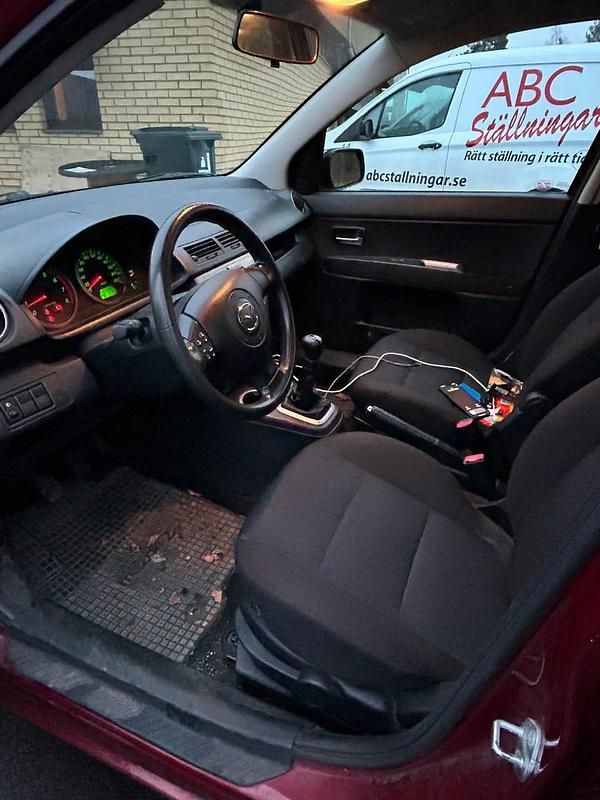Begagnad Mazda 2 75 HK (55 kW) 2006 Halvkombi