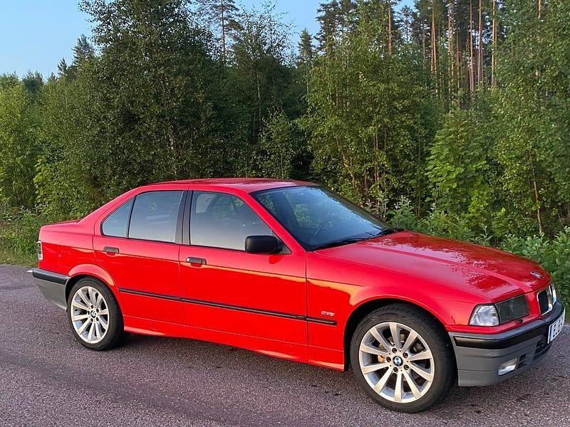 Begagnad BMW 316 190 HK (139 kW) 1992