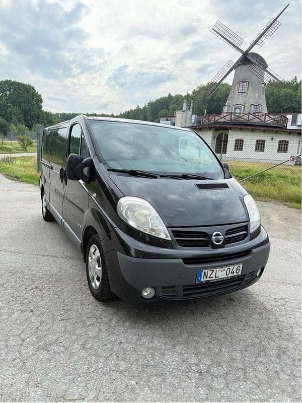 Svart Begagnad 2014 Nissan Primastar Minibuss | 58 000 kr (Superpris) - Bild 1/4