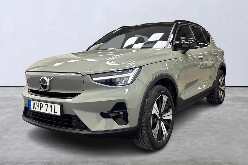 Grön Begagnad 2022 Volvo XC40 Plus SUV | 319 900 kr (Lite dyr) - Bild 1/4