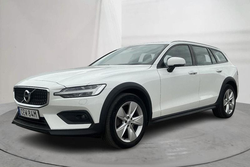 Vit Begagnad 2021 Volvo V60 CC Kombi | 269 000 kr (Marknadspris) - Bild 1/4