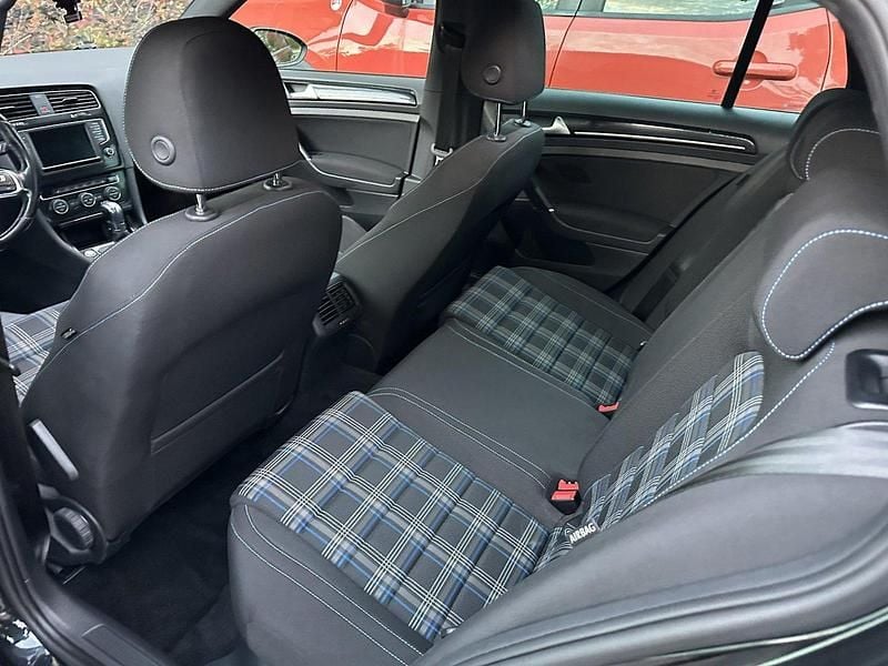 Svart Begagnad 2016 VW Golf VII GTE Halvkombi | 165 000 kr (Marknadspris) - Bild 1/4