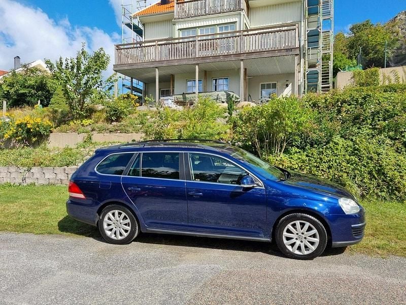 Blå Begagnad 2009 VW Golf Kombi | 35 000 kr (Marknadspris) - Bild 1/4