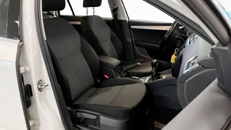 Begagnad Skoda Octavia Ambition 110 HK (80 kW) 2016 Vit Halvkombi