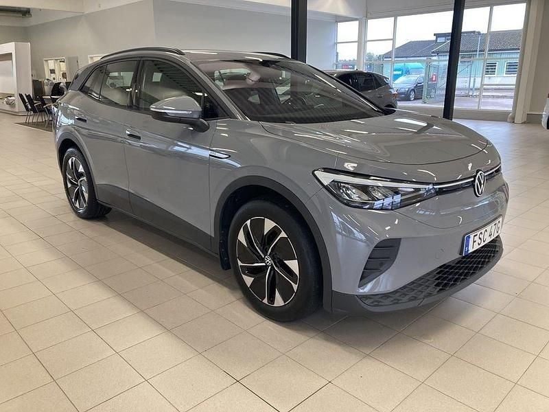 Grå (moonstone grey) Begagnad 2022 VW ID.4 Pro Performance SUV | 294 900 kr - Bild 1/4