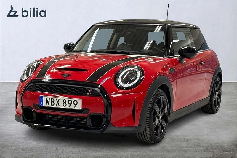 Röd Begagnad 2022 Mini Cooper S Halvkombi | 244 900 kr (Marknadspris) - Bild 1/3
