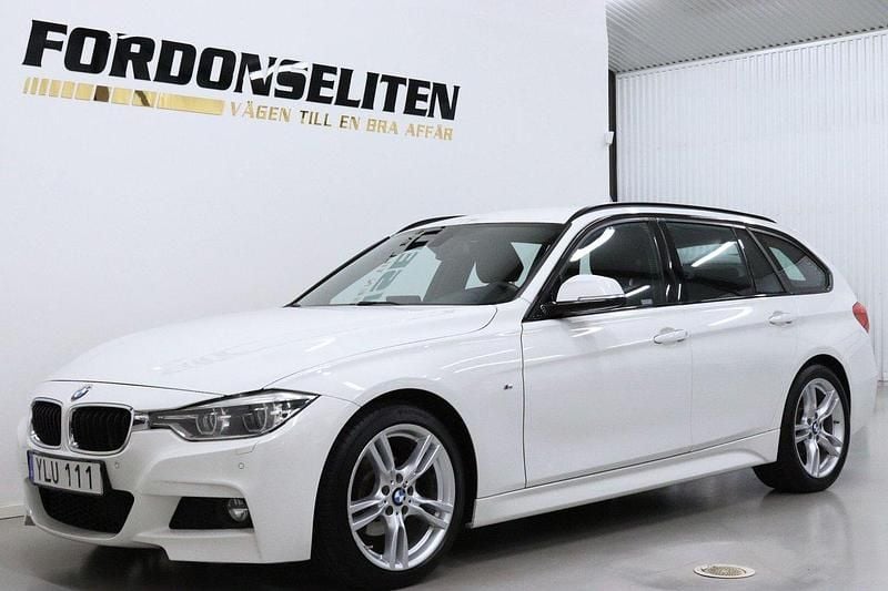 Vit Begagnad 2017 BMW 318 M Sport Kombi | 209 900 kr (Marknadspris) - Bild 1/4