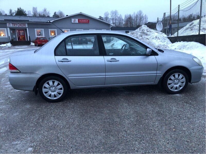 Begagnad 2004 Mitsubishi Lancer Sedan | 13 900 kr (Superpris) - Bild 1/4