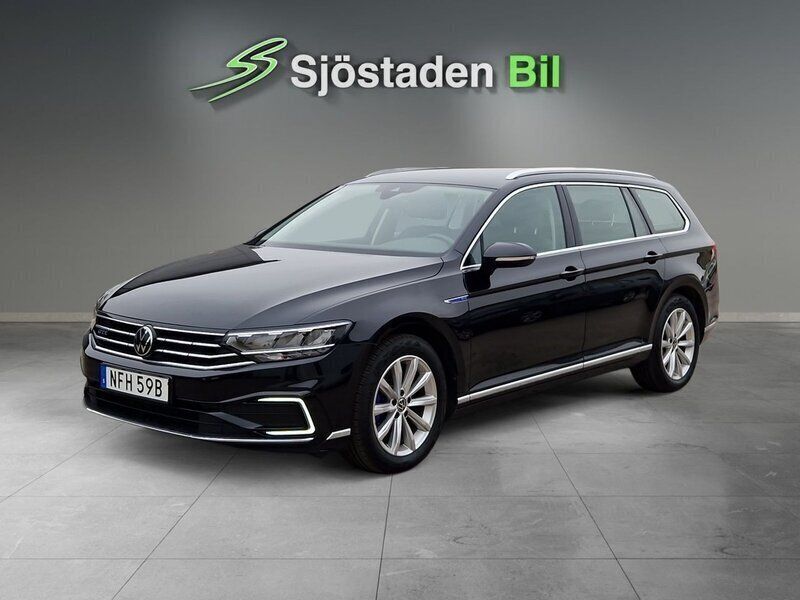 Svart Begagnad 2022 VW Passat GTE Kombi | 359 900 kr (Dyr) - Bild 1/3