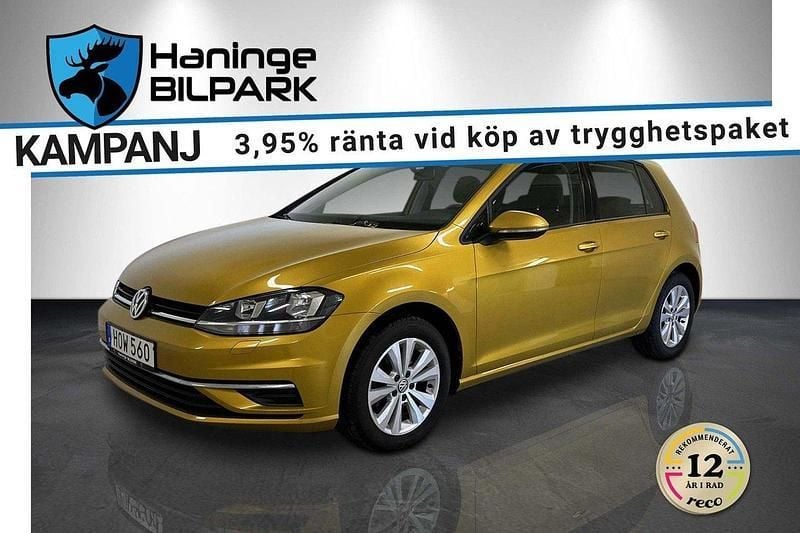 Gul Begagnad 2018 VW Golf VII Halvkombi | 129 900 kr (Bra pris) - Bild 1/1