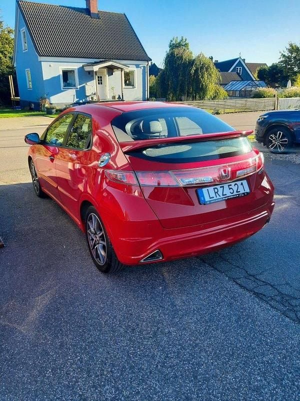 Begagnad Honda Civic Sport 140 HK (102 kW) 2011 Röd Halvkombi