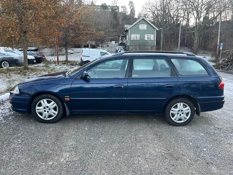 Begagnad 2002 Toyota Avensis Kombi | 17 500 kr (Marknadspris) - Bild 1/4