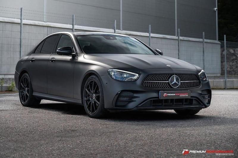 Svart Begagnad 2020 Mercedes E220 AMG Sedan | 437 900 kr - Bild 1/4
