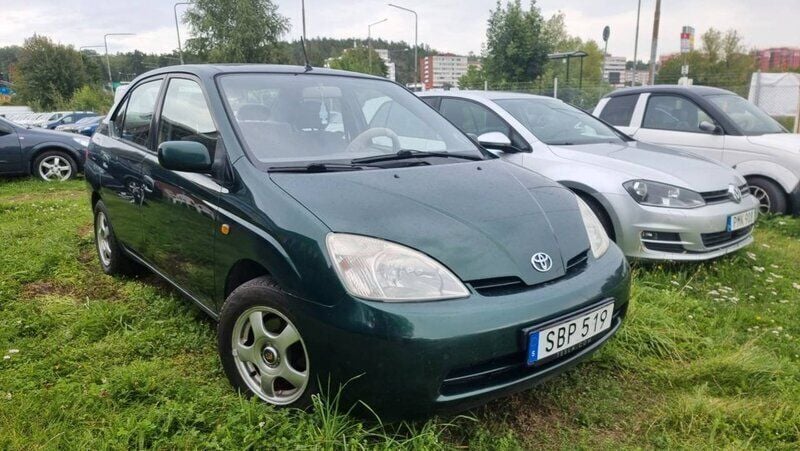 Grön Begagnad 2000 Toyota Prius Halvkombi | 34 900 kr - Bild 1/4