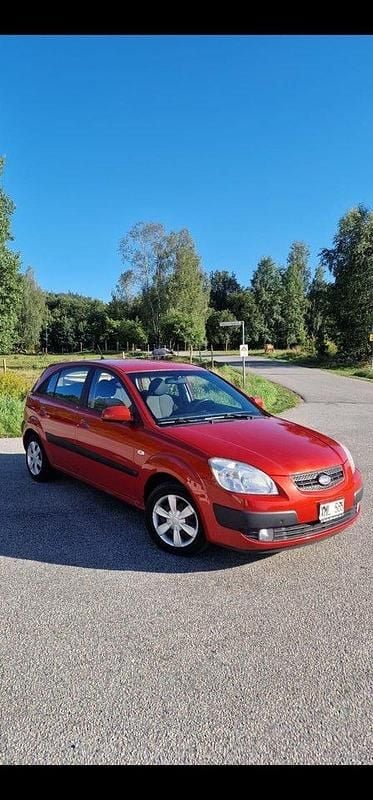Röd Begagnad 2006 Kia Rio 4 Halvkombi | 23 900 kr (Lite dyr) - Bild 1/4