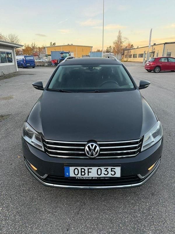 Grå Begagnad 2014 VW Passat Kombi | 63 000 kr (Bra pris) - Bild 1/4