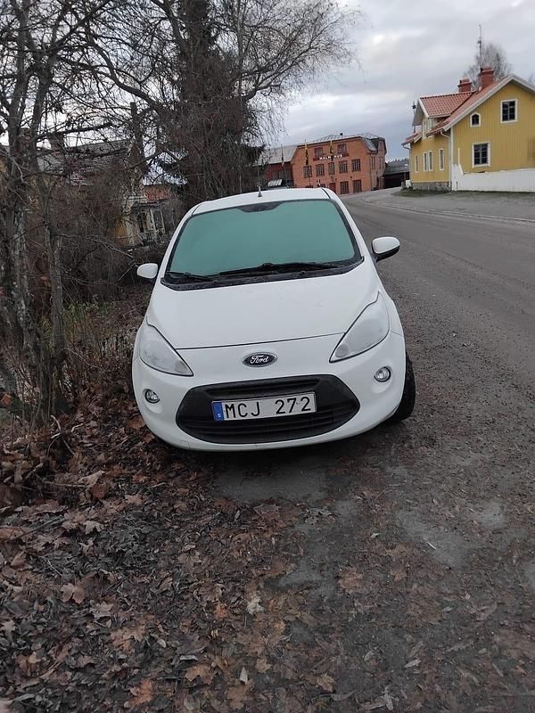 Begagnad 2013 Ford Ka Halvkombi | 25 000 kr (Marknadspris) - Bild 1/4