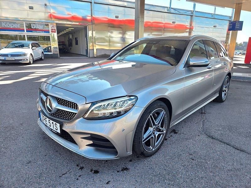 Silver Begagnad 2019 Mercedes C220 AMG line Kombi | 339 500 kr (Lite dyr) - Bild 1/4