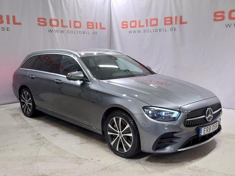 Begagnad Mercedes E300 AMG line 306 HK (225 kW) 2021 Selenitgråmetallic
