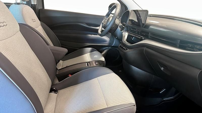 Begagnad Fiat 500e Icon 86 kW (118 HK) 2022 Grå (grey) Halvkombi