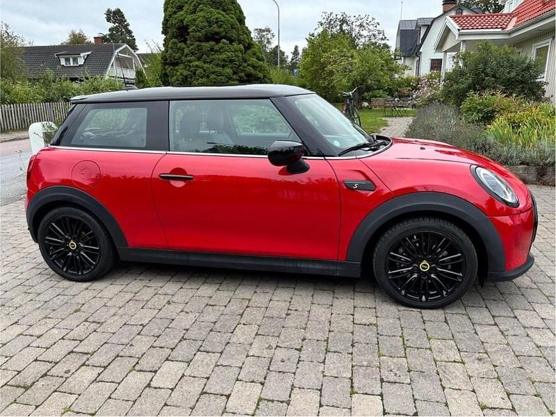 Begagnad 2022 Mini Cooper SE Comfort Halvkombi | 208 000 kr (Marknadspris) - Bild 1/2