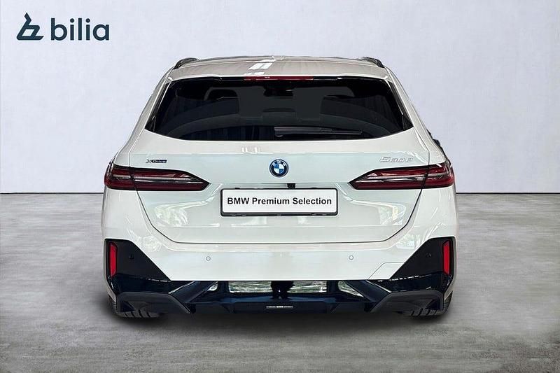 Begagnad BMW 530 M Sport 299 HK (219 kW) 2025 Alpinvit Kombi