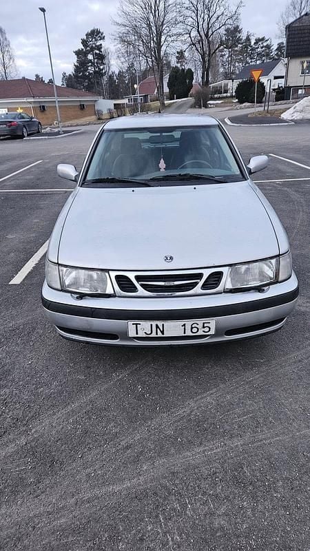Ljusgrå Begagnad 2002 Saab 9-3 | 32 000 kr (Lite dyr) - Bild 1/4