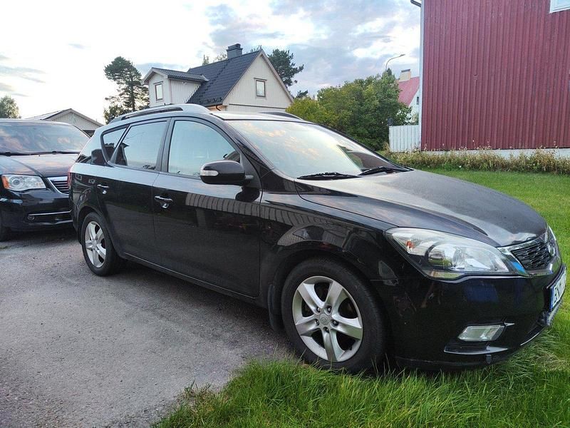 Svart Begagnad 2011 Kia Ceed Kombi | 42 000 kr (Bra pris) - Bild 1/4