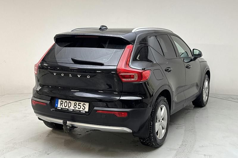 Begagnad Volvo XC40 Momentum 129 HK (94 kW) 2021 Svart SUV