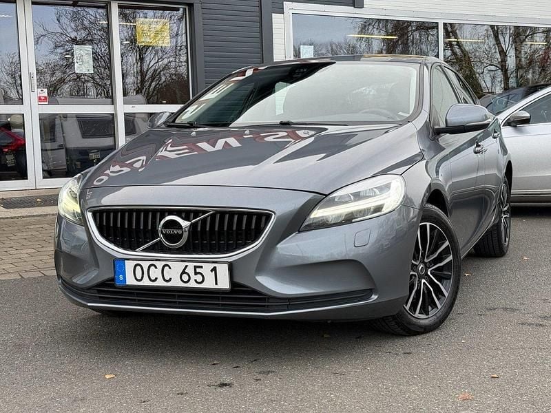 Begagnad Volvo V40 Momentum 150 HK (110 kW) 2016 Grå Halvkombi