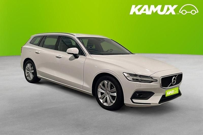 Vit Begagnad 2021 Volvo V60 Momentum Kombi | 289 800 kr (Marknadspris) - Bild 1/4