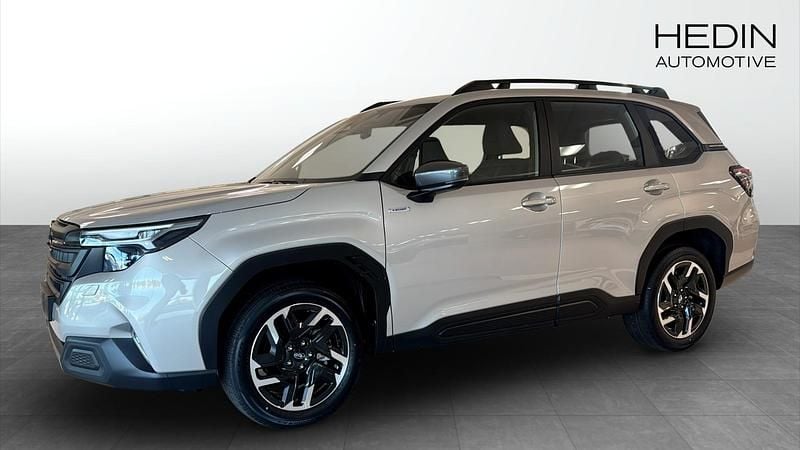 Beige Ny 2025 Subaru Forester SUV | 399 900 kr - Bild 1/4