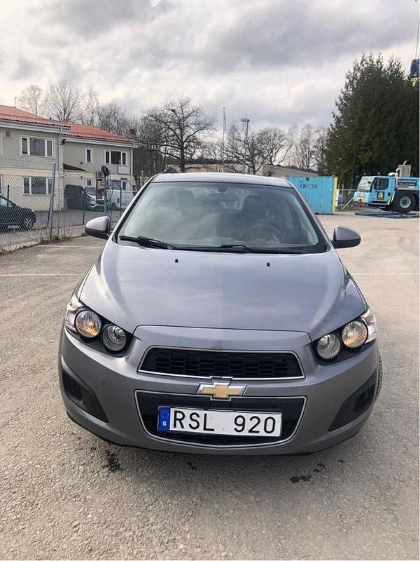 Grå Begagnad 2012 Chevrolet Aveo Halvkombi | 45 000 kr (Lite dyr) - Bild 1/4